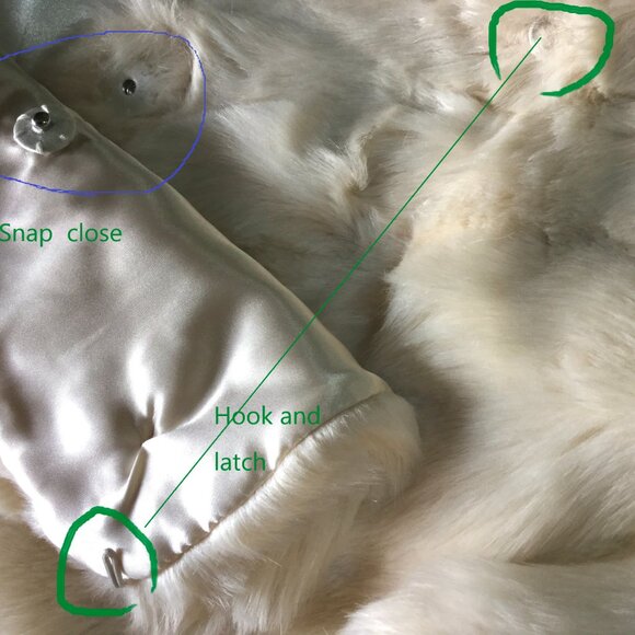 Tahari Women Size L Faux Fur Cape Wrap Capelet Champagne Pearl Brooch NWT $119 - Picture 10 of 12